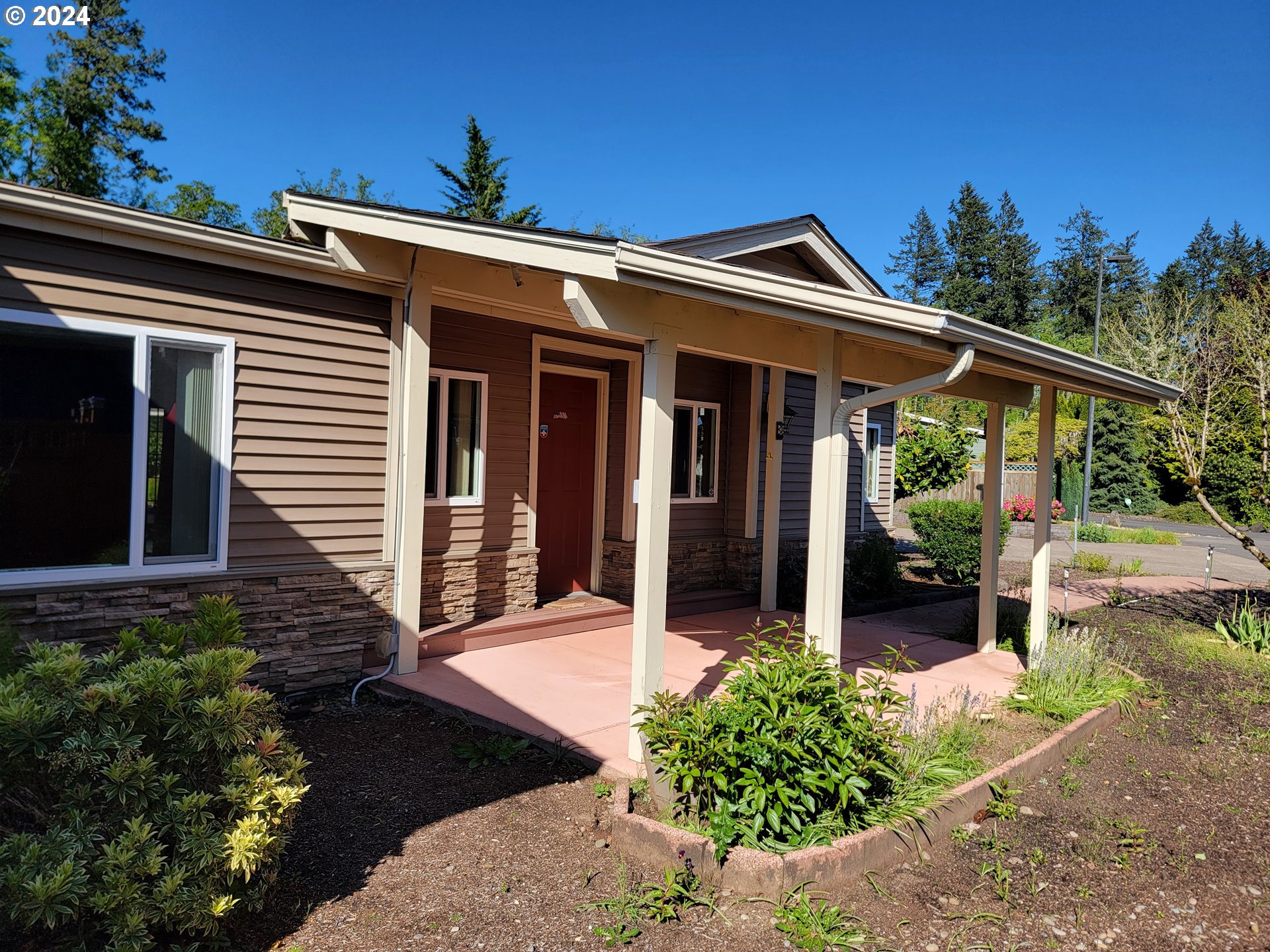 34759 Devonshire Drive Eugene, OR 97405 - Photo 3 of 44