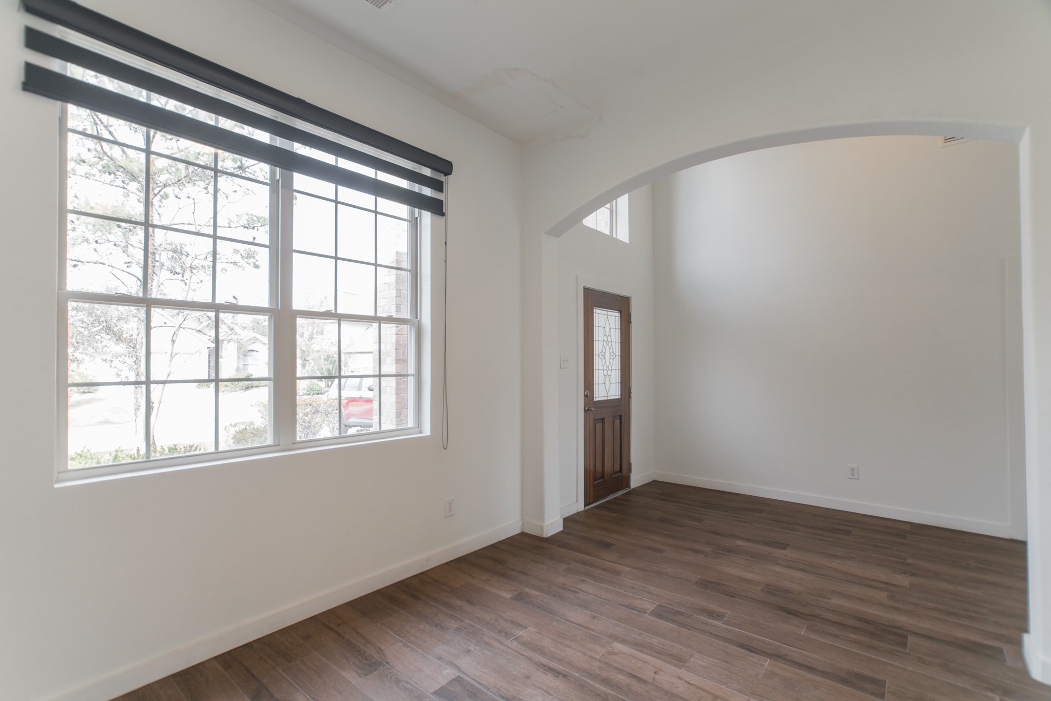 102 East Lasting Spring Circle Spring, TX 77389 - Photo 4 of 45 an empty room with wooden floor and windows