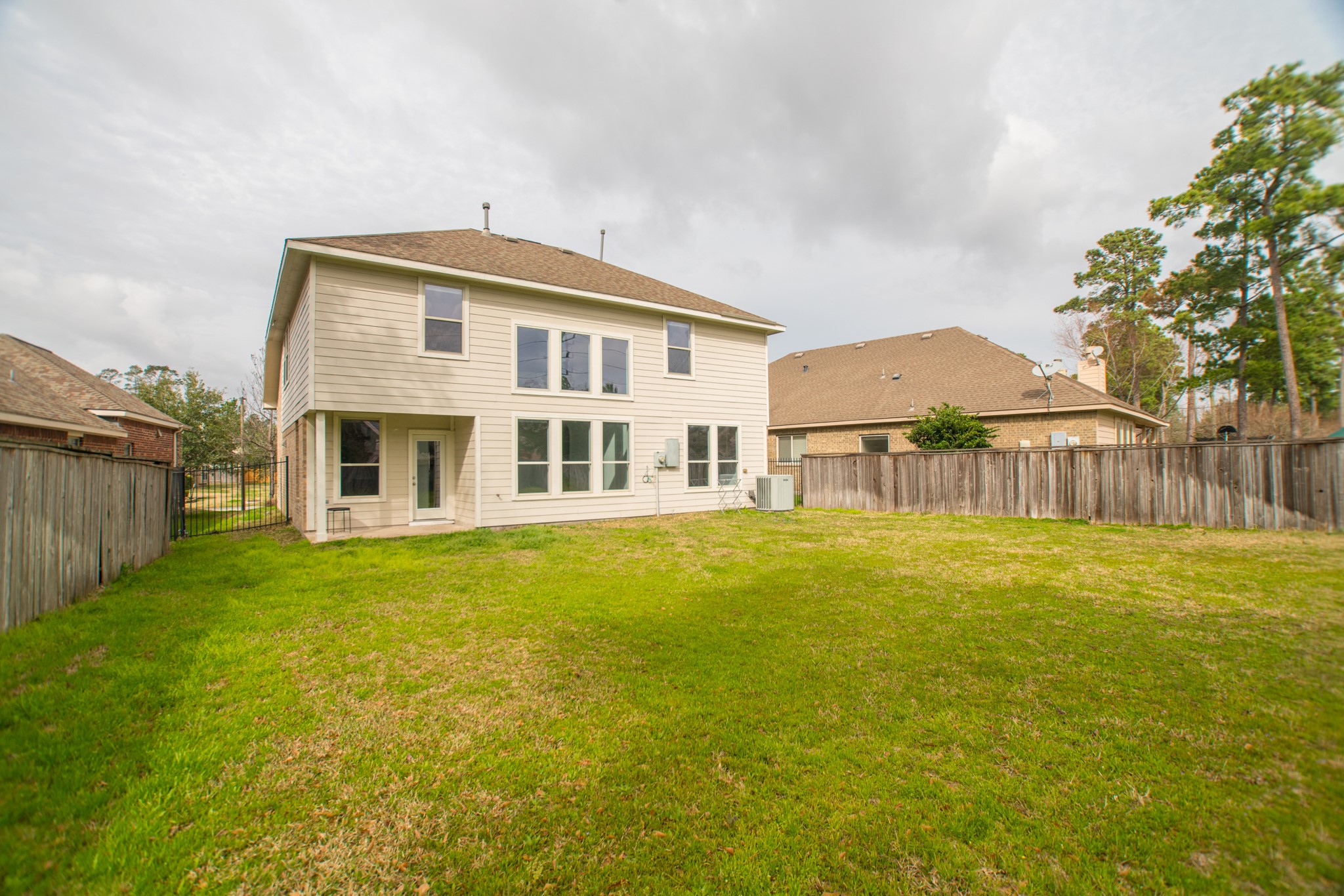102 East Lasting Spring Circle Spring, TX 77389 - Photo 44 of 45 a front view of a house with a garden