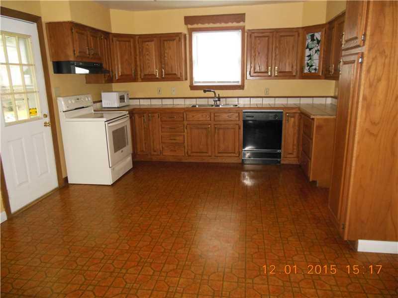 2484 Eastbrook Road New Castle, PA 16105 - Photo 4 of 13 Kitchen.