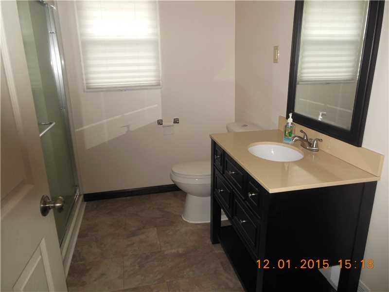 2484 Eastbrook Road New Castle, PA 16105 - Photo 8 of 13 Full Bath.