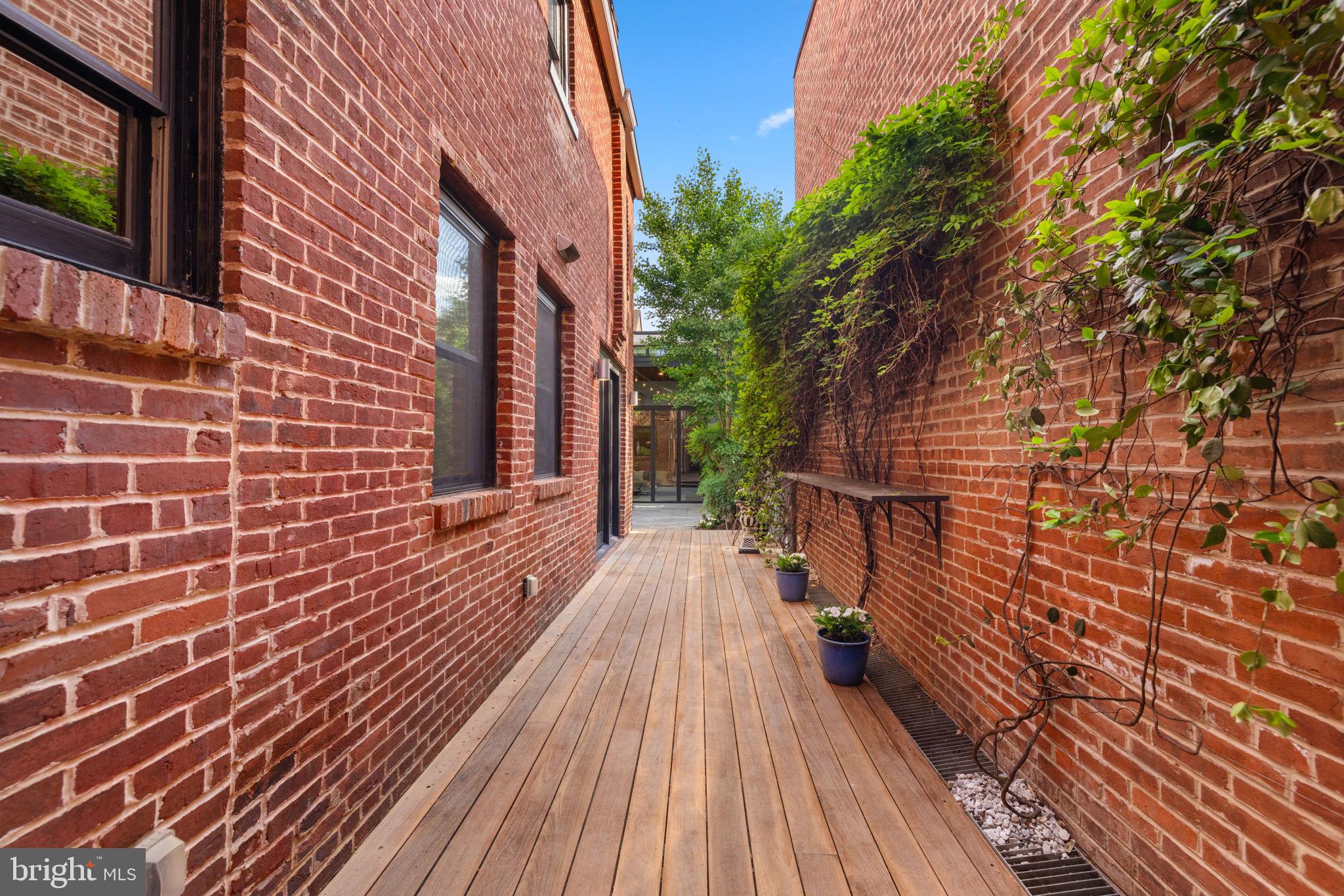 1436 S Street Northwest Washington, DC 20009 - Photo 10 of 45 Ipe Deck