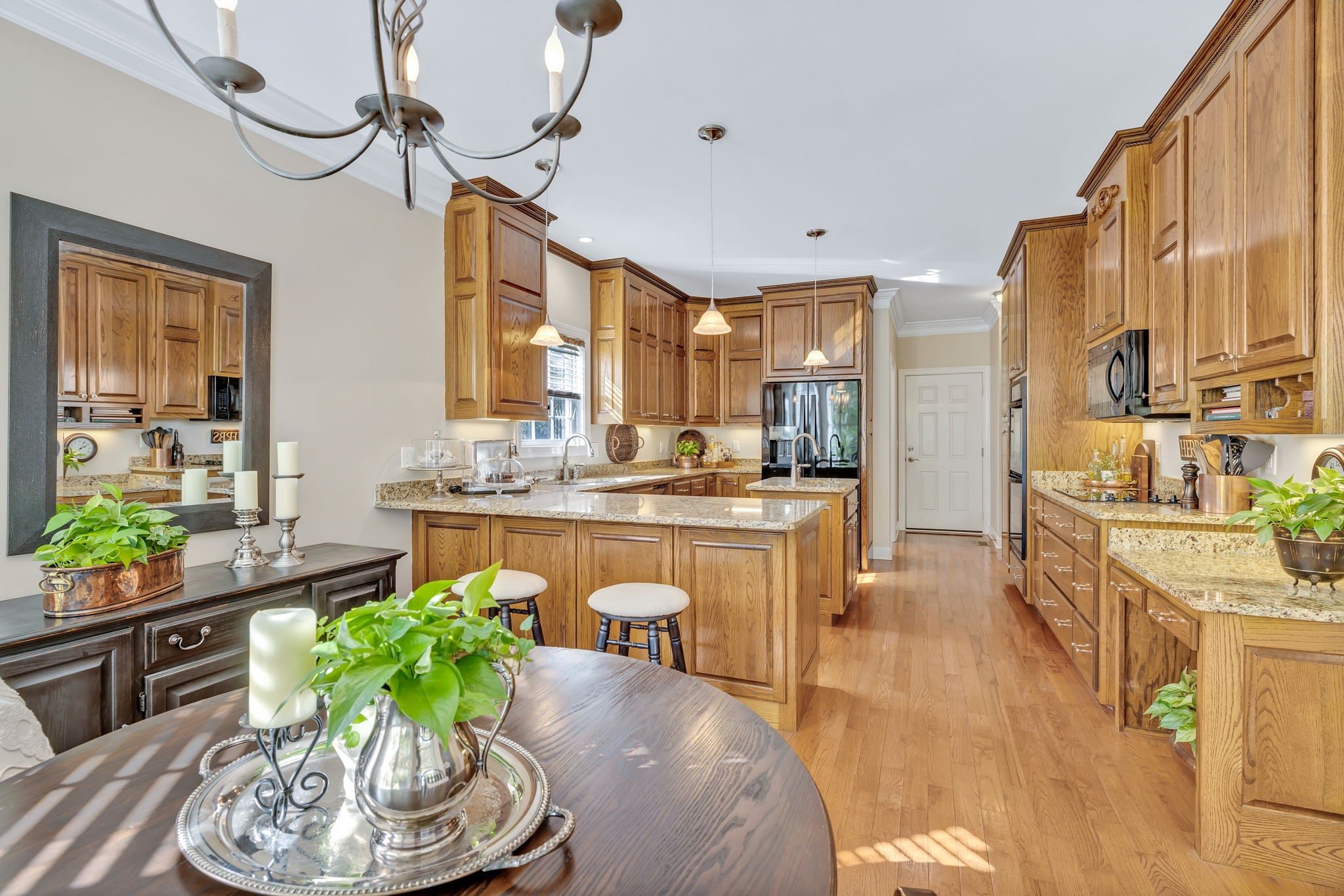 3917 Buck Matthews Road Columbia, TN 38401 - Photo 24 of 60 a lobby with furniture and a potted plant