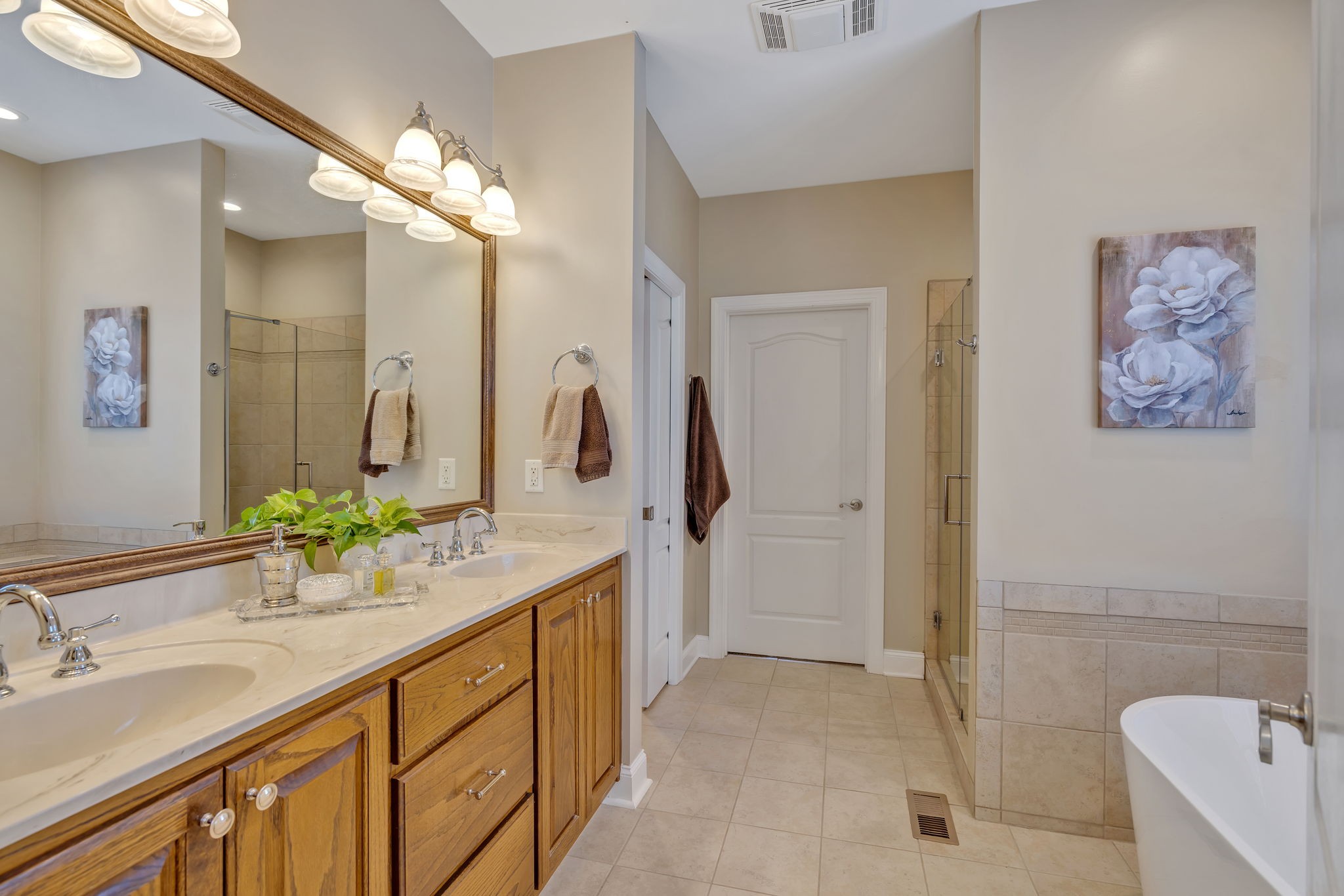 3917 Buck Matthews Road Columbia, TN 38401 - Photo 28 of 60 a bathroom with a sink and a mirror