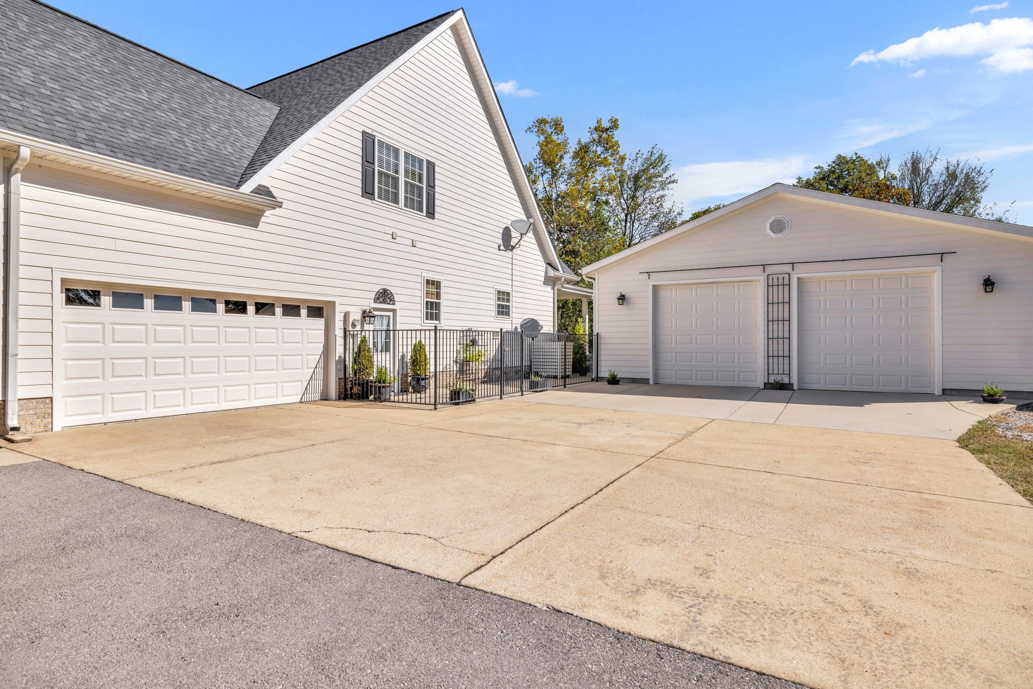 3917 Buck Matthews Road Columbia, TN 38401 - Photo 49 of 60 a front view of a house with a garage