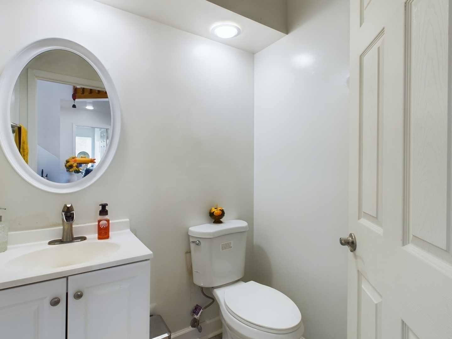 15840 Overlook Lane Huntley, IL 60142 - Photo 18 of 42 a bathroom with a toilet a sink and mirror