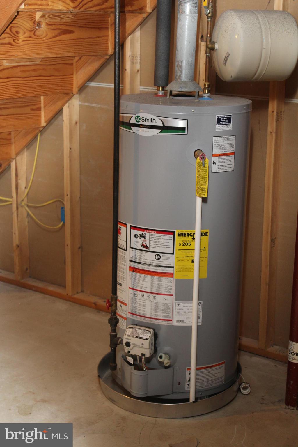 4335 Stoudts Ferry Bridge Road Reading, PA 19605 - Photo 28 of 29 NEWER GAS WATER HEATER
