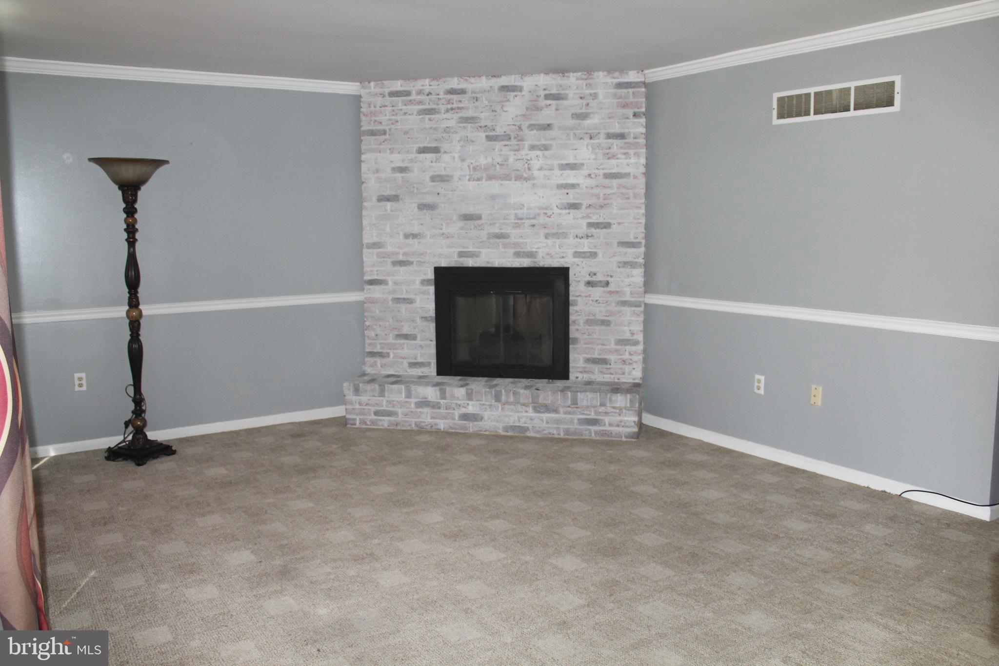 4335 Stoudts Ferry Bridge Road Reading, PA 19605 - Photo 6 of 29 LIVING ROOM