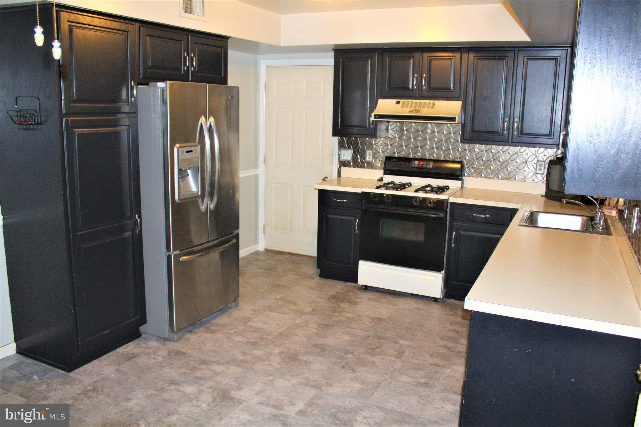 4335 Stoudts Ferry Bridge Road Reading, PA 19605 - Photo 8 of 29 KITCHEN