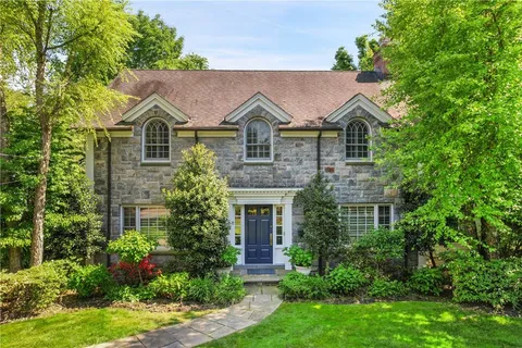 $2,795,000 | 100 Garden Road, Scarsdale, NY 10583