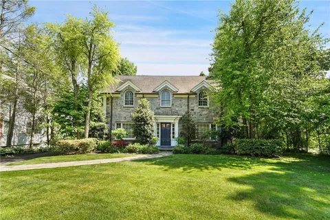 $2,795,000 | 100 Garden Road, Scarsdale, NY 10583