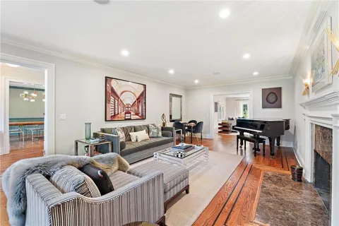 $2,795,000 | 100 Garden Road, Scarsdale, NY 10583