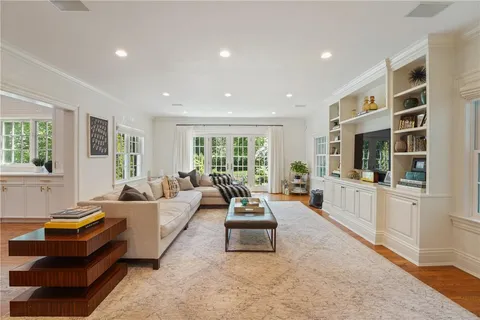 $2,795,000 | 100 Garden Road, Scarsdale, NY 10583