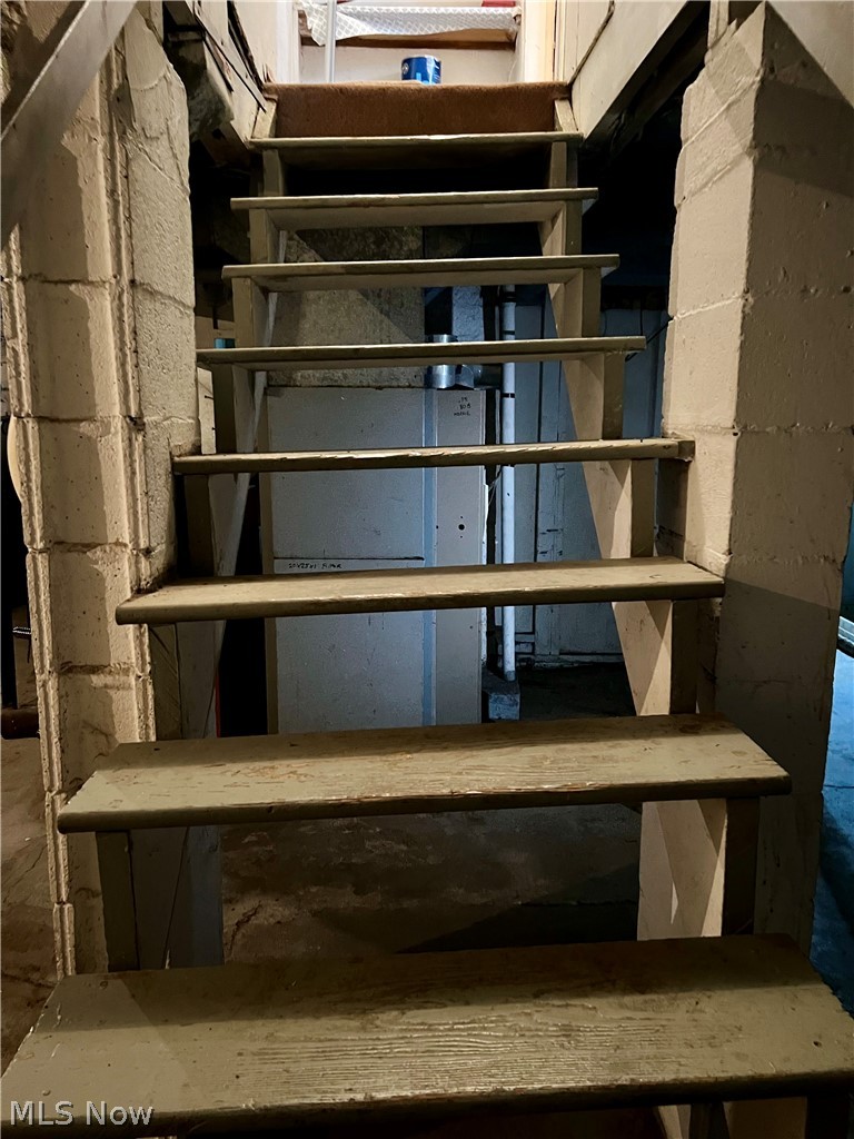 1041 Two Ridge Road Wintersville, OH 43953 - Photo 19 of 19 View of stairs