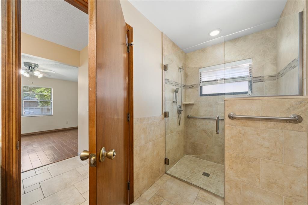 5489 Caurus Court Orlando, FL 32808 - Photo 14 of 33