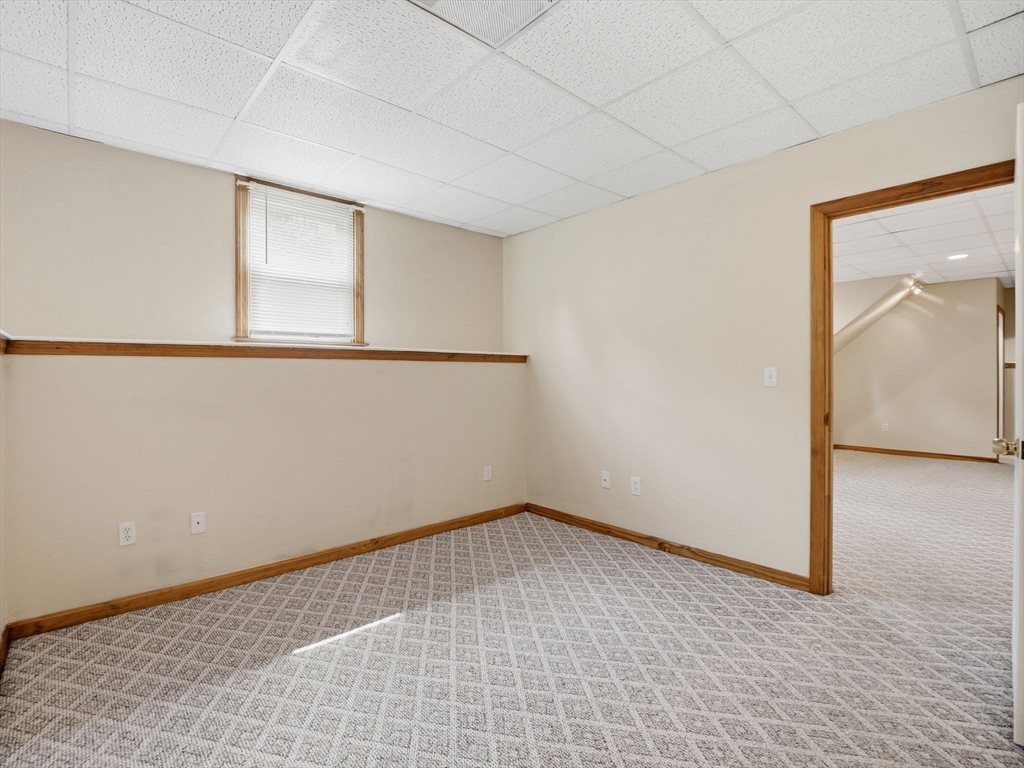 48 Oak Knoll Road Lowell, MA 01852 - Photo 26 of 41