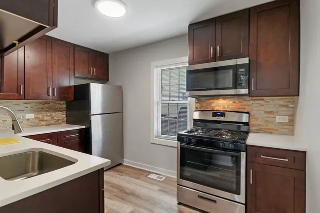 $2,100 | 114 Beachview Drive, Round Lake Beach, IL 60073