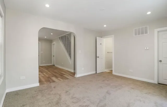 $2,100 | 114 Beachview Drive, Round Lake Beach, IL 60073