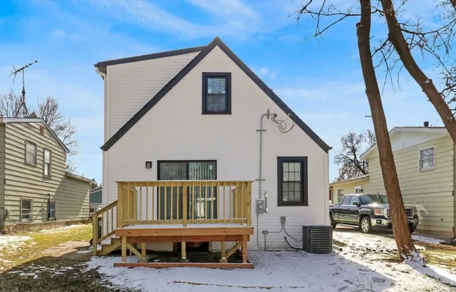 $2,100 | 114 Beachview Drive, Round Lake Beach, IL 60073