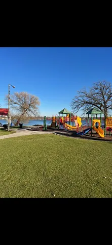 $2,100 | 114 Beachview Drive, Round Lake Beach, IL 60073