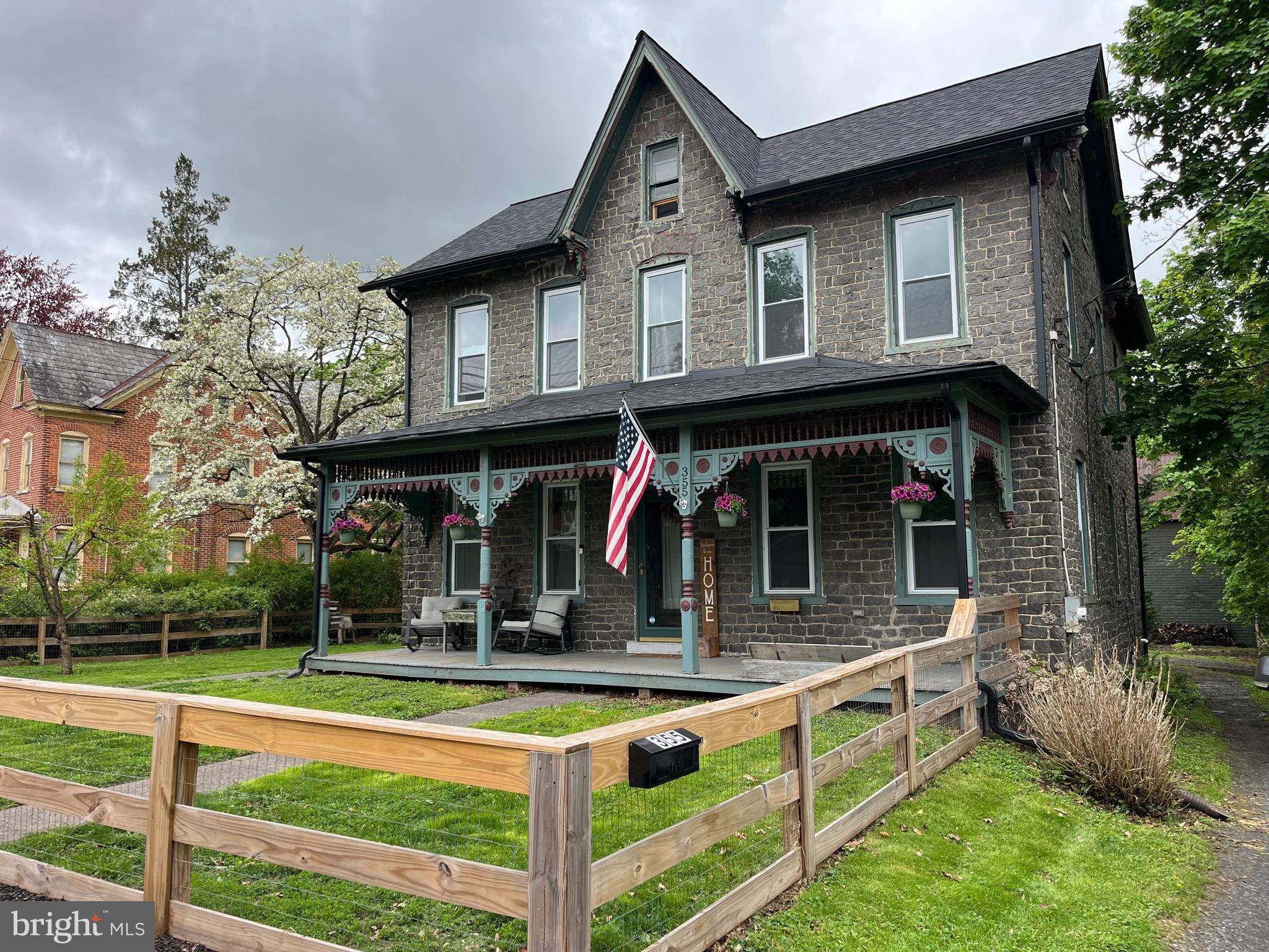 355 Main St, Red Hill