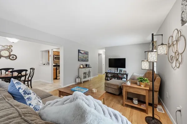 $289,900 | 20 Jamestown Drive, Unit B, Springfield, MA 01108