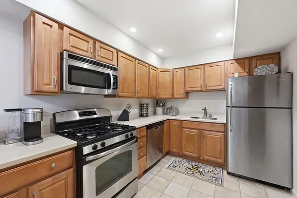 $289,900 | 20 Jamestown Drive, Unit B, Springfield, MA 01108