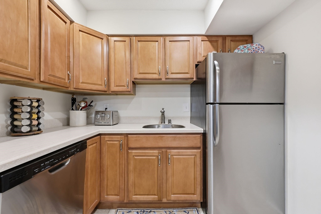 20 Jamestown Drive, Unit B Springfield, MA 01108 - Photo 23 of 41