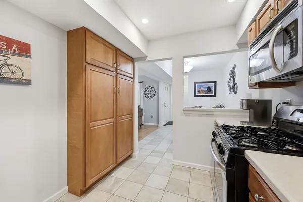 $289,900 | 20 Jamestown Drive, Unit B, Springfield, MA 01108