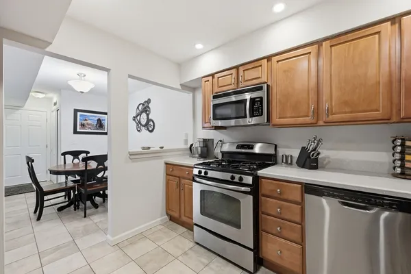 $289,900 | 20 Jamestown Drive, Unit B, Springfield, MA 01108