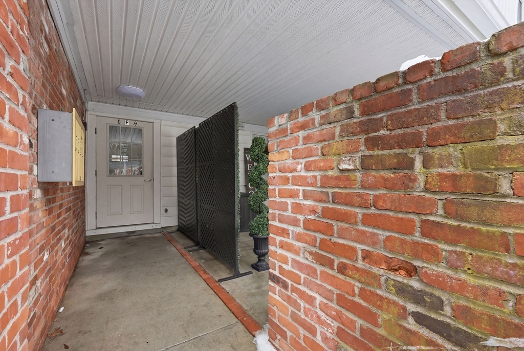 20 Jamestown Drive, Unit B Springfield, MA 01108 - Photo 8 of 41