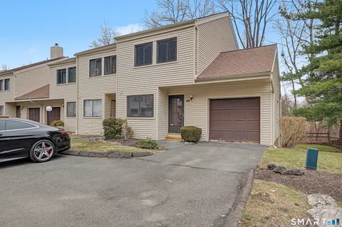 $349,000 | 49 Deer Run, Unit 49, Bethel, CT 06801