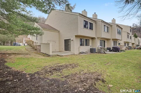 $349,000 | 49 Deer Run, Unit 49, Bethel, CT 06801