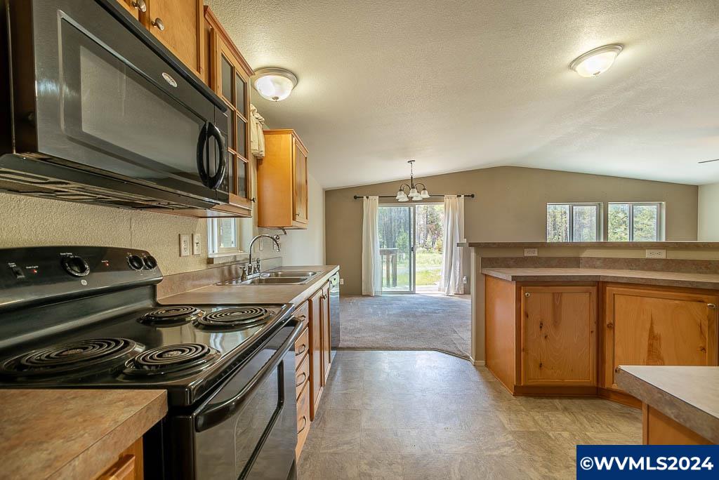150489 Kurtz Road La Pine, OR 97739 - Photo 8 of 44
