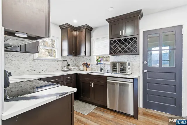 $550,000 | 8 John Street, Pine Brook, NJ 07058