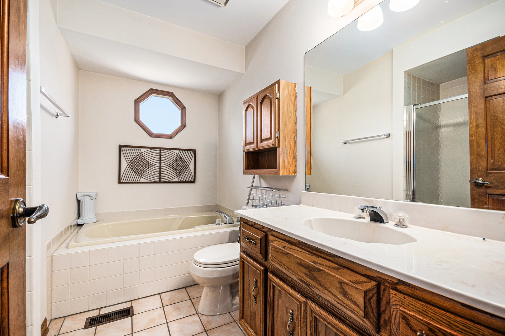 3942 Broadmoor Circle Naperville, IL 60564 - Photo 13 of 25 a bathroom with a sink a toilet a mirror a vanity and bathtub