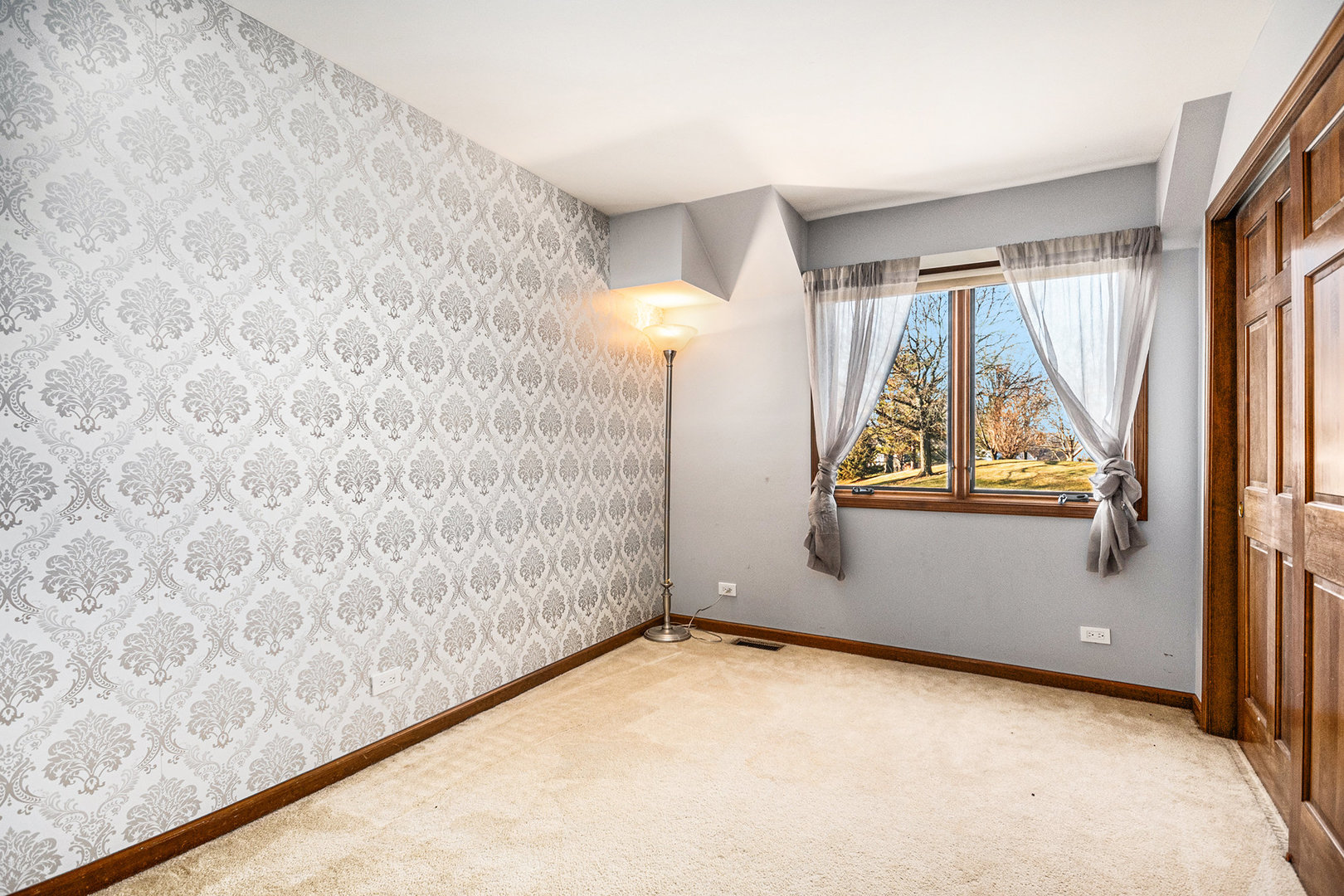 3942 Broadmoor Circle Naperville, IL 60564 - Photo 15 of 25 a view of an empty room and window