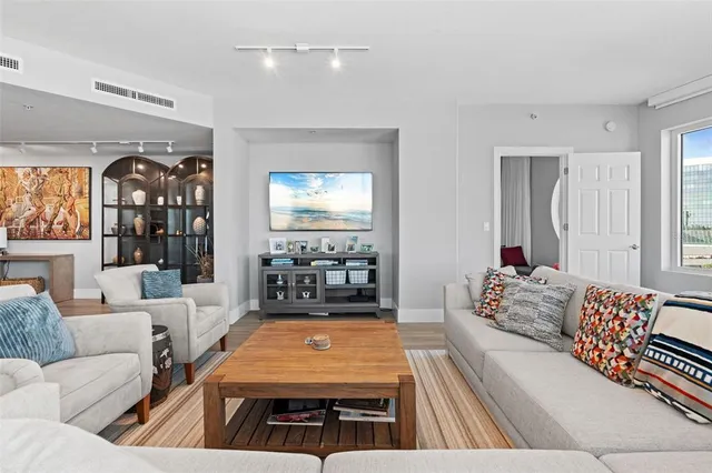 $1,129,000 | 1771 Ringling Boulevard, Unit 707, Sarasota, FL 34236