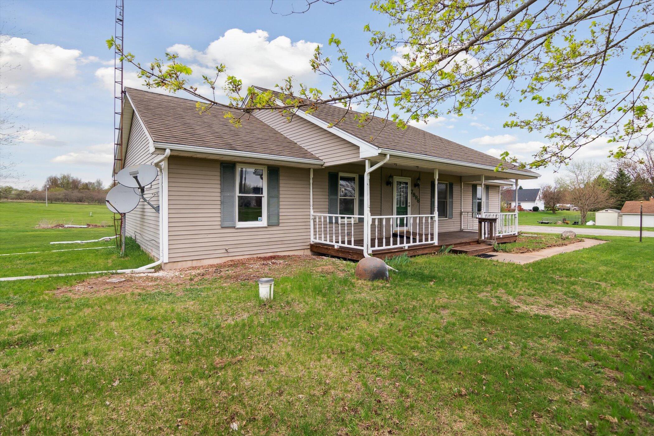 7996 Cain Road Jackson, MI 49201 - Photo 5 of 29 02-7996-Cain-Rd-Jackson-MI-49201-WindowS