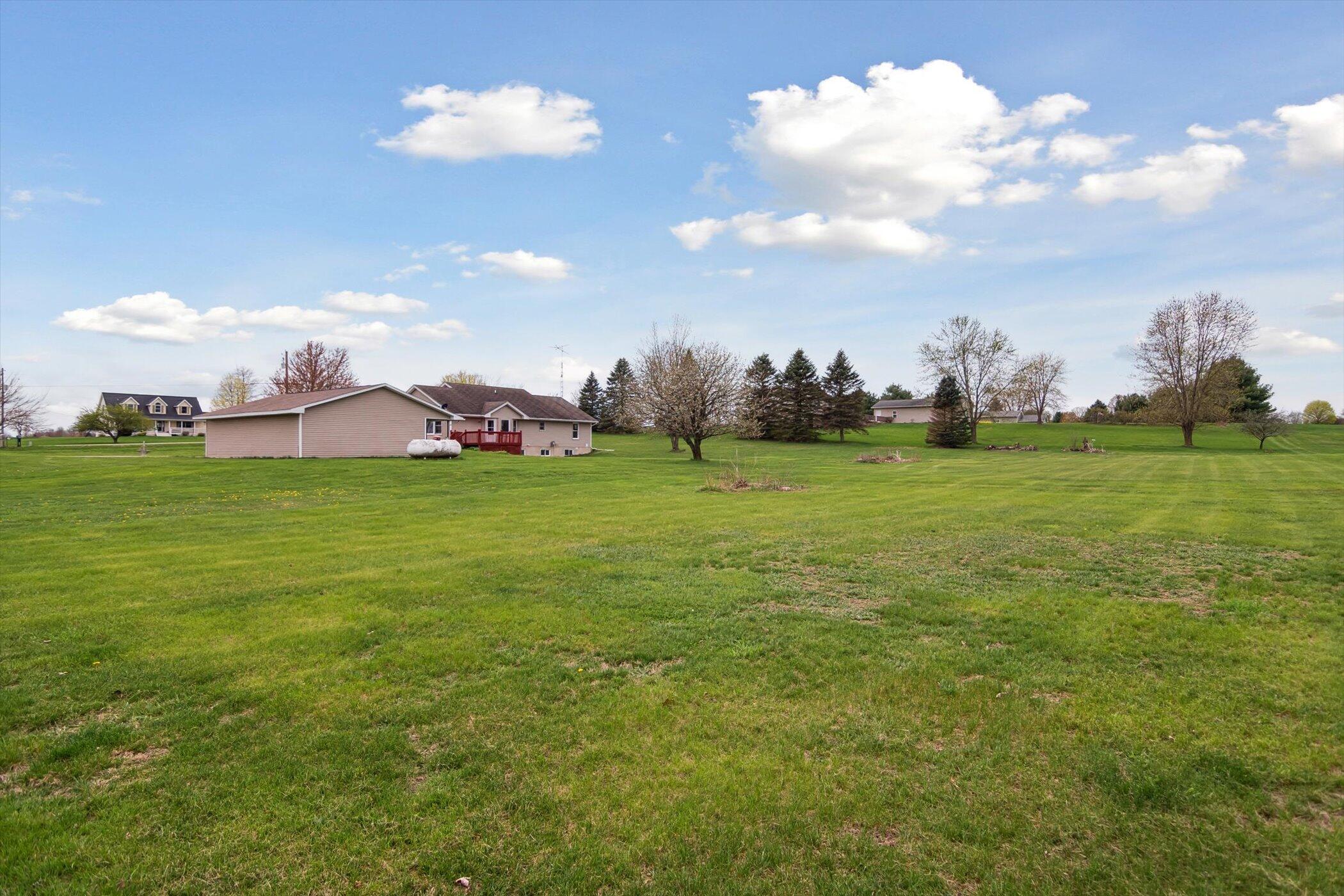 7996 Cain Road Jackson, MI 49201 - Photo 8 of 29 40-7996-Cain-Rd-Jackson-MI-49201-WindowS