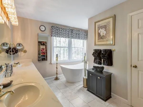 $929,950 | 31 Fawn Lake Trail Northeast, White, GA 30184