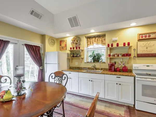 $929,950 | 31 Fawn Lake Trail Northeast, White, GA 30184