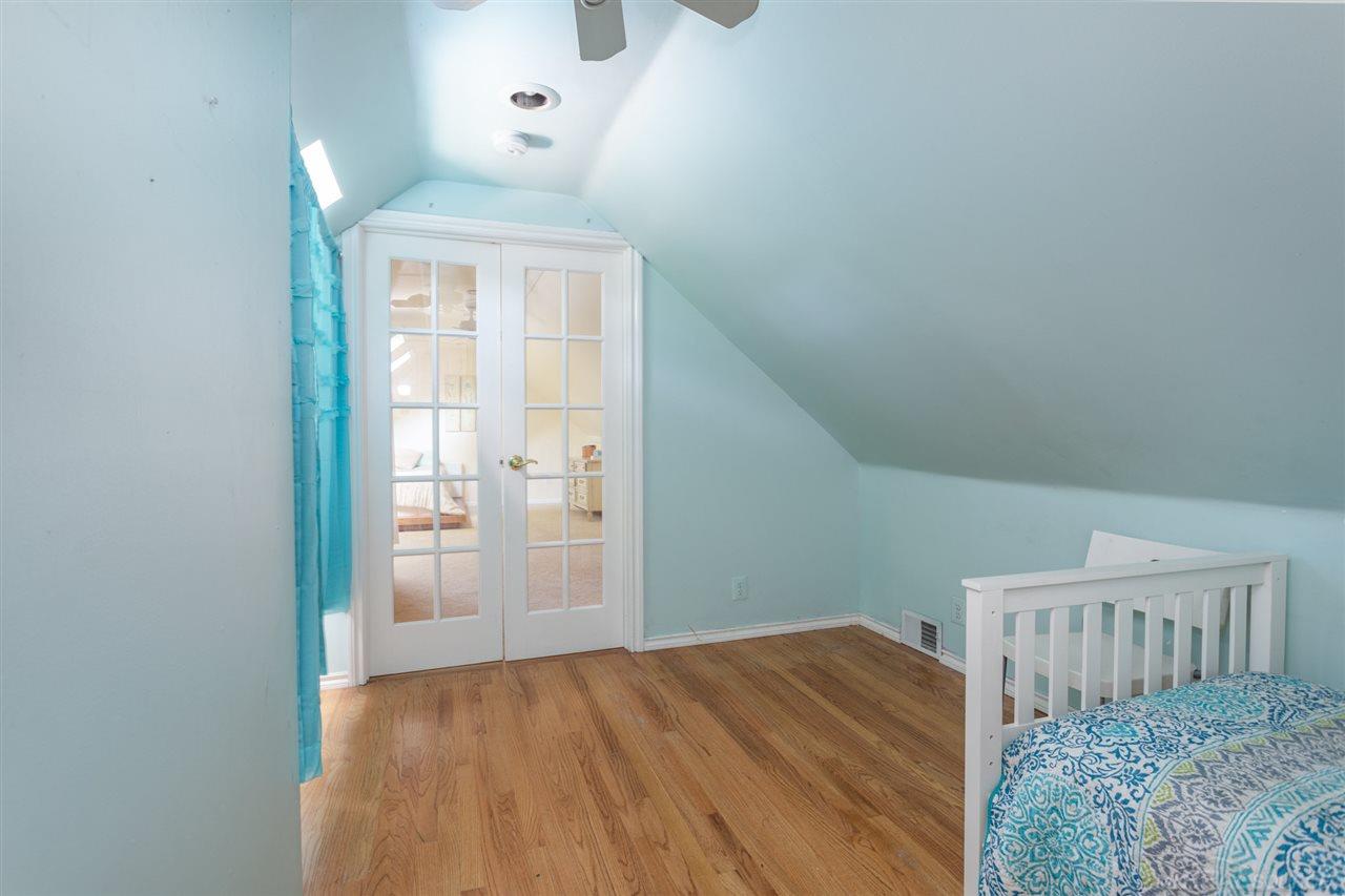 2230 Roslyn Road Grosse Pointe, MI 48236 - Photo 19 of 28 50020497-18.JPG