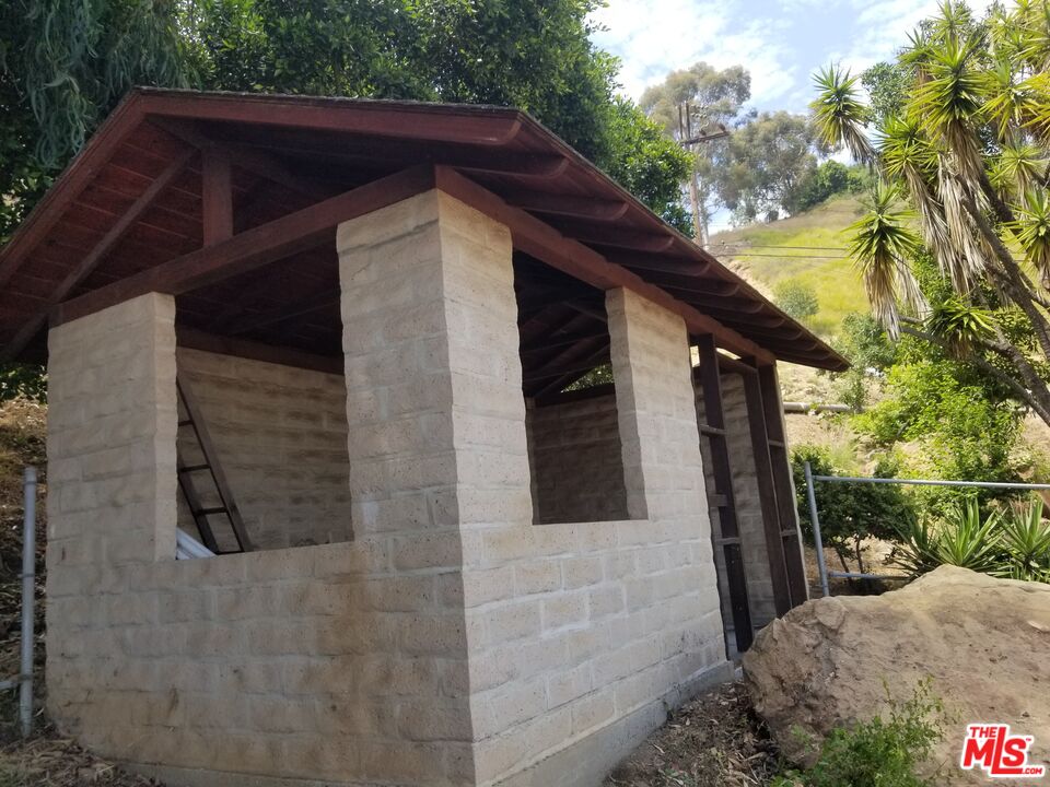 20490 Seaboard Road Malibu, CA 90265 - Photo 19 of 50 a view of balcony