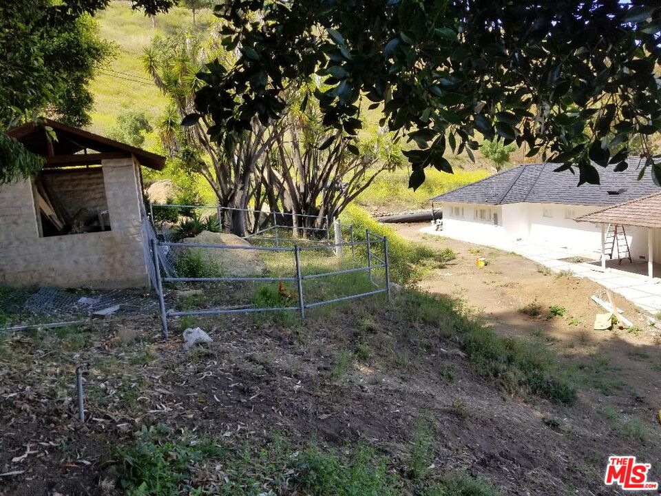 20490 Seaboard Road Malibu, CA 90265 - Photo 38 of 50 a view of a backyard