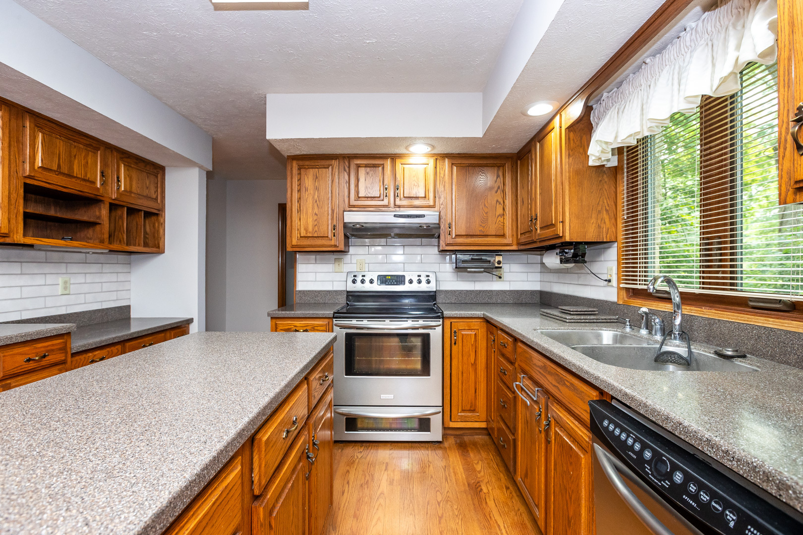 10003 Oakleaf Way McCordsville, IN 46055 - Photo 9 of 57