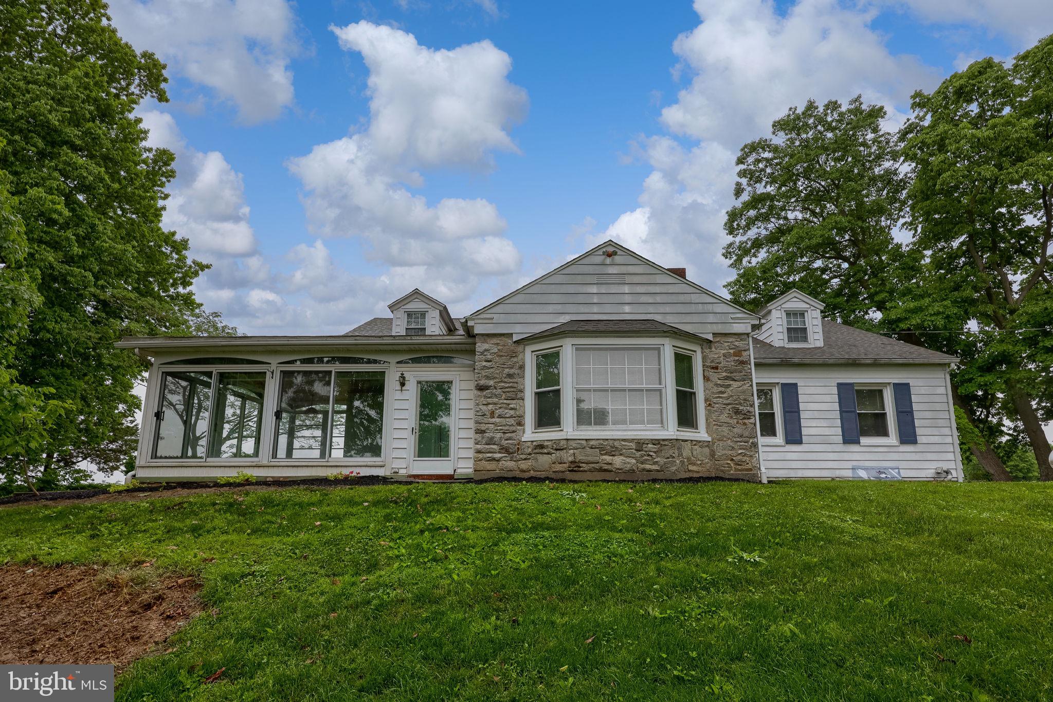145 Weaver Road Lancaster, PA 17603 - Photo 13 of 87 a front view of a house with a garden