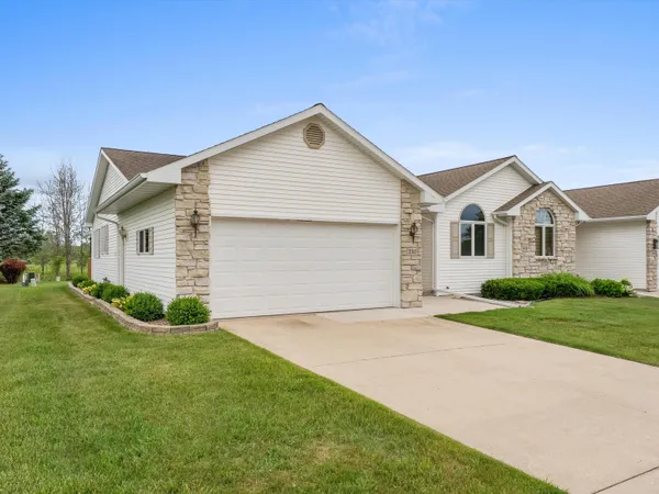 $269,000 | 2312 Virginia Drive, Manitowoc, WI 54220