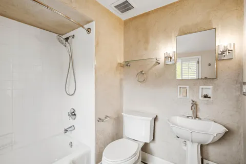 $549,000 | 6221 North Lake Drive, Whitefish Bay, WI 53217
