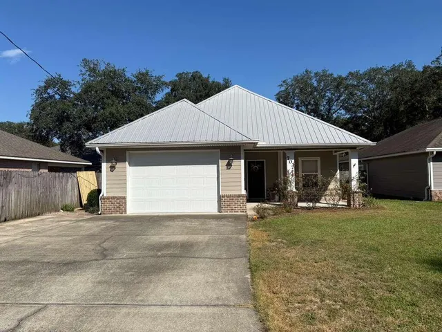 $2,950 | 703 Nutmeg Avenue, Niceville, FL 32578